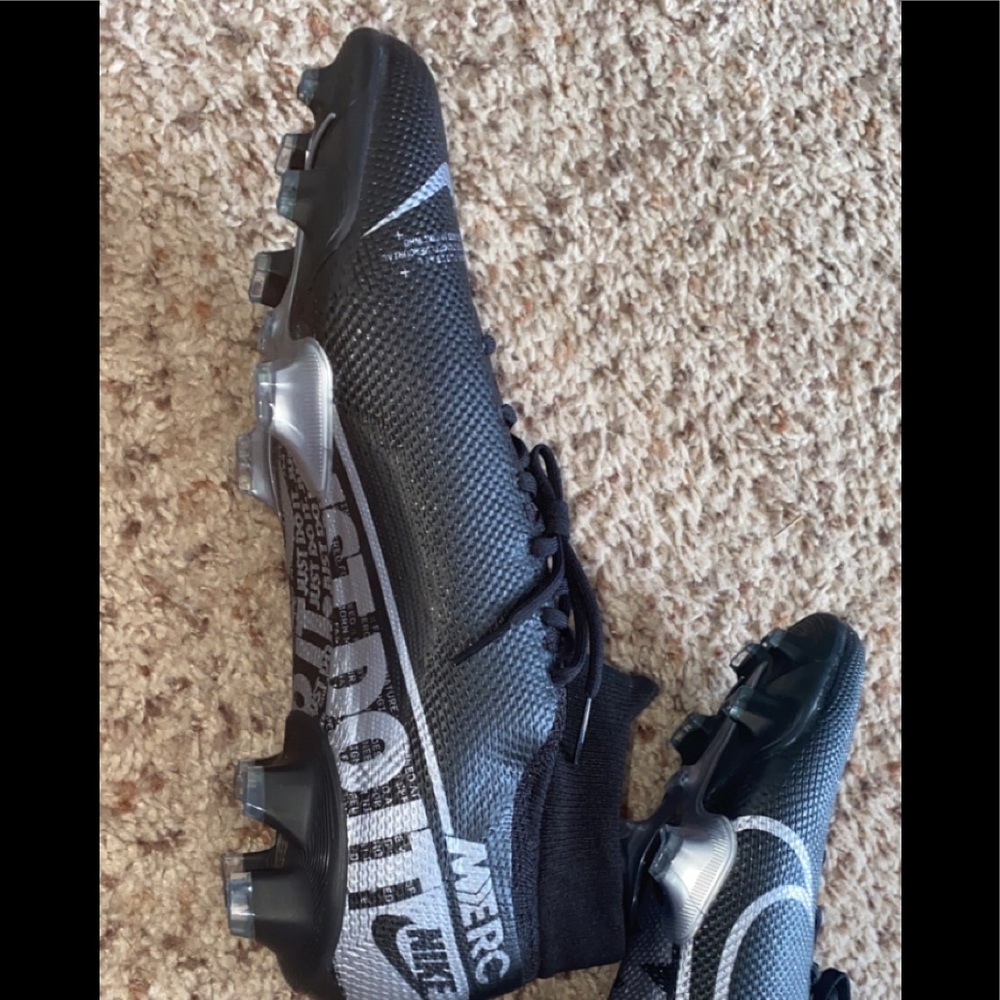 New men’s size 10 cleats